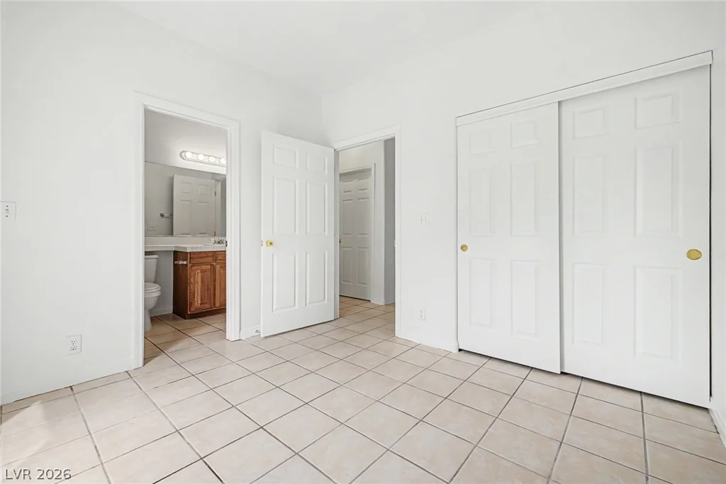 7782 Meadow Creek, Las Vegas, NV 89123