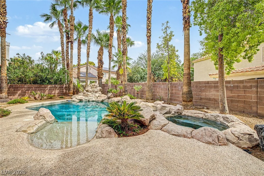 7782 Meadow Creek, Las Vegas, NV 89123