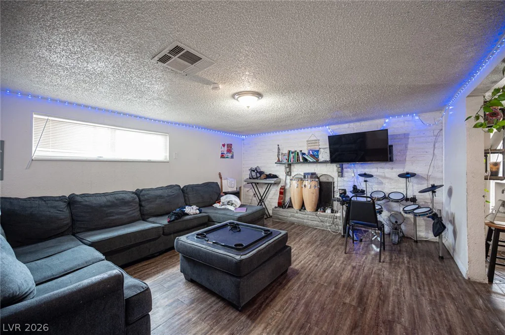 5841 Dodd, Las Vegas, NV 89122