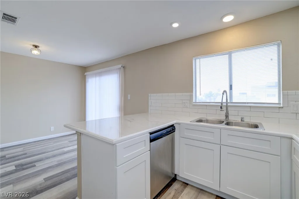 933 Palmhurst, Las Vegas, NV 89145