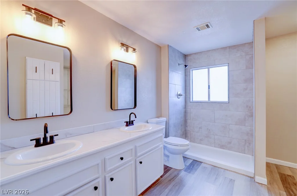 933 Palmhurst, Las Vegas, NV 89145