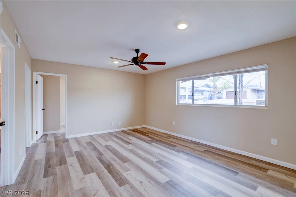 933 Palmhurst, Las Vegas, NV 89145