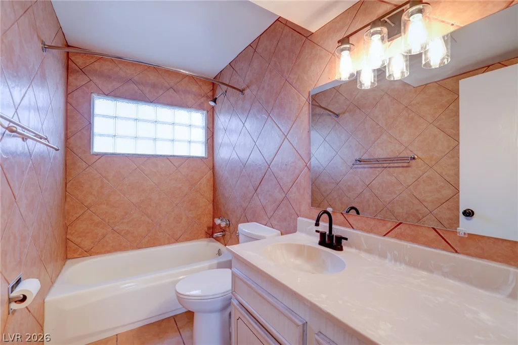 933 Palmhurst, Las Vegas, NV 89145