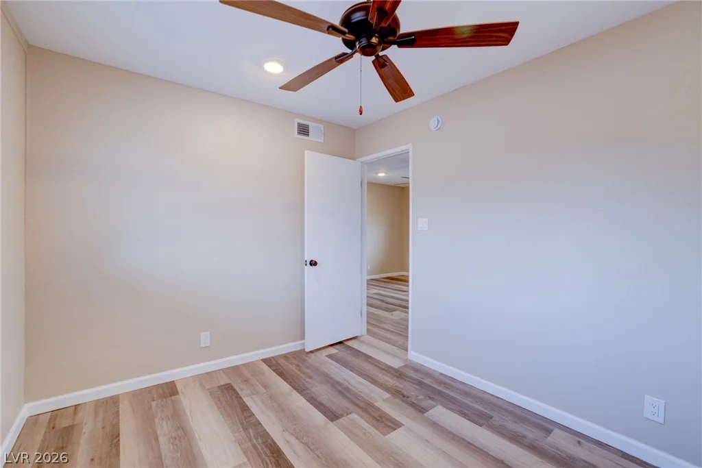 933 Palmhurst, Las Vegas, NV 89145