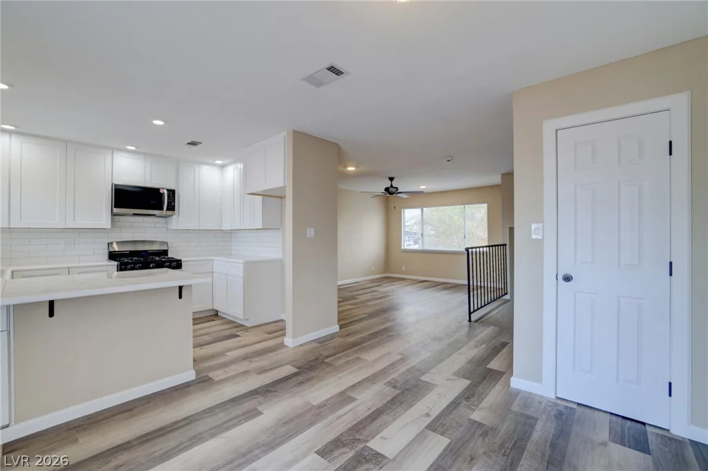 933 Palmhurst, Las Vegas, NV 89145