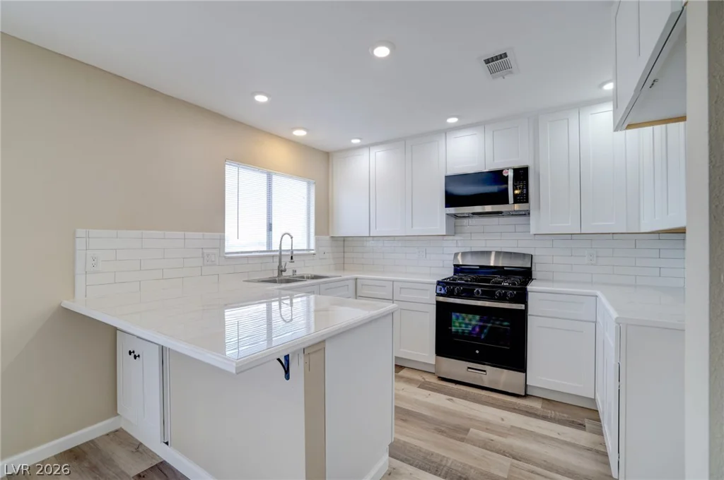 933 Palmhurst, Las Vegas, NV 89145