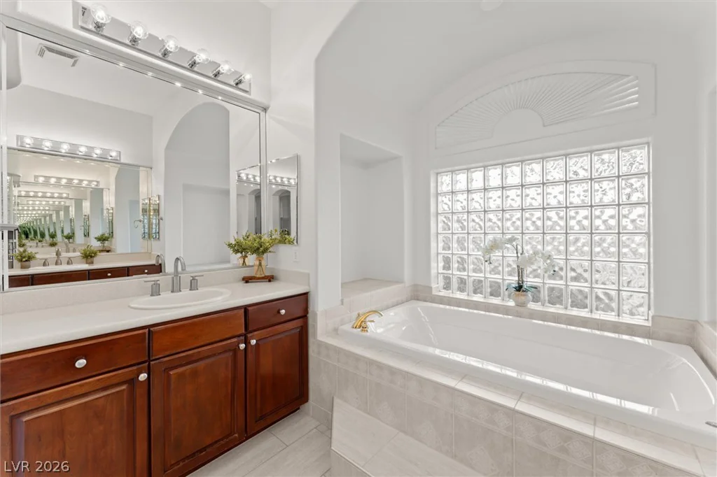 9429 Queen Charlotte, Las Vegas, NV 89145