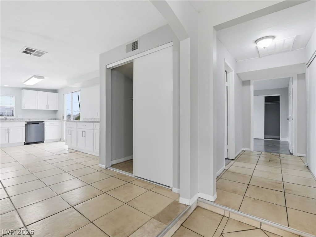 5132 Hallet, Las Vegas, NV 89122