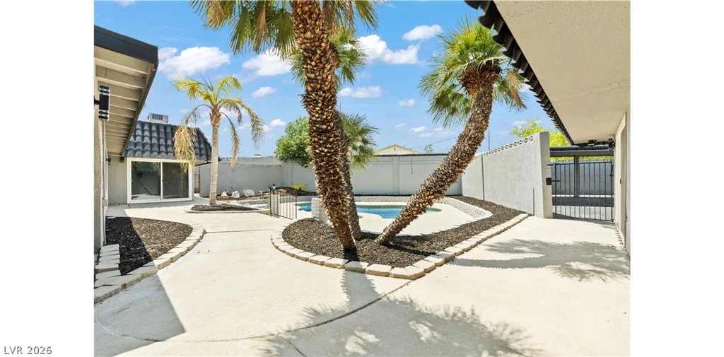 4501 Woodcrest, Las Vegas, NV 89121
