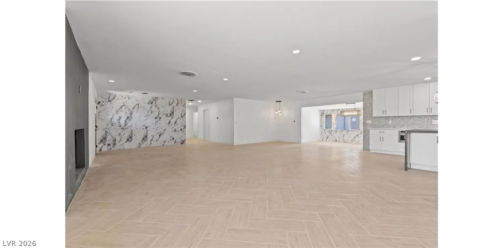 4501 Woodcrest, Las Vegas, NV 89121