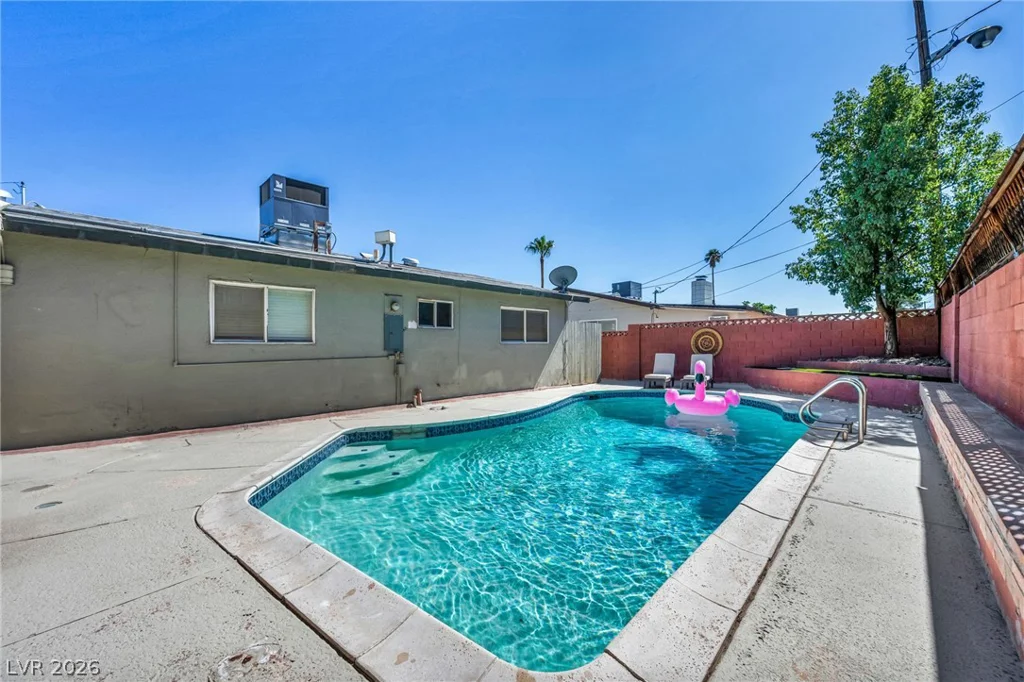 1305 Mallard, Las Vegas, NV 89108