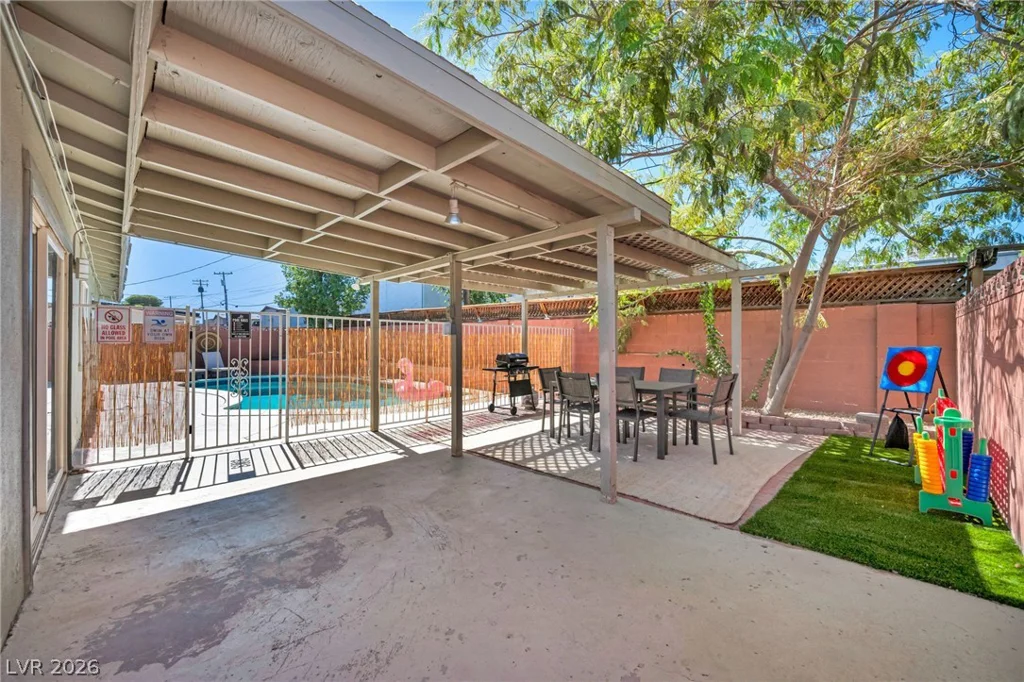 1305 Mallard, Las Vegas, NV 89108