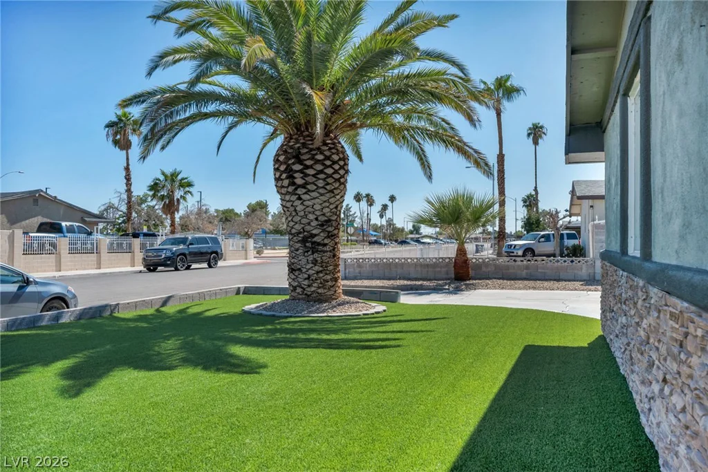 1305 Mallard, Las Vegas, NV 89108