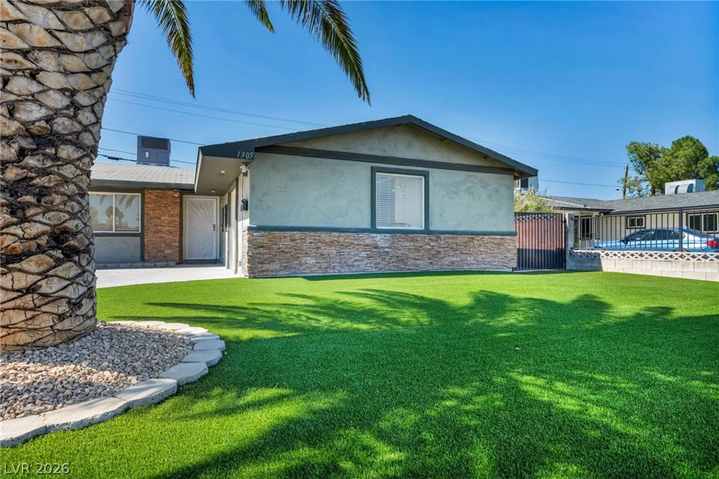 1305 Mallard, Las Vegas, NV 89108