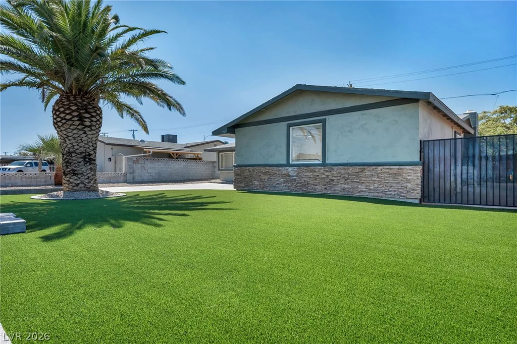 1305 Mallard, Las Vegas, NV 89108