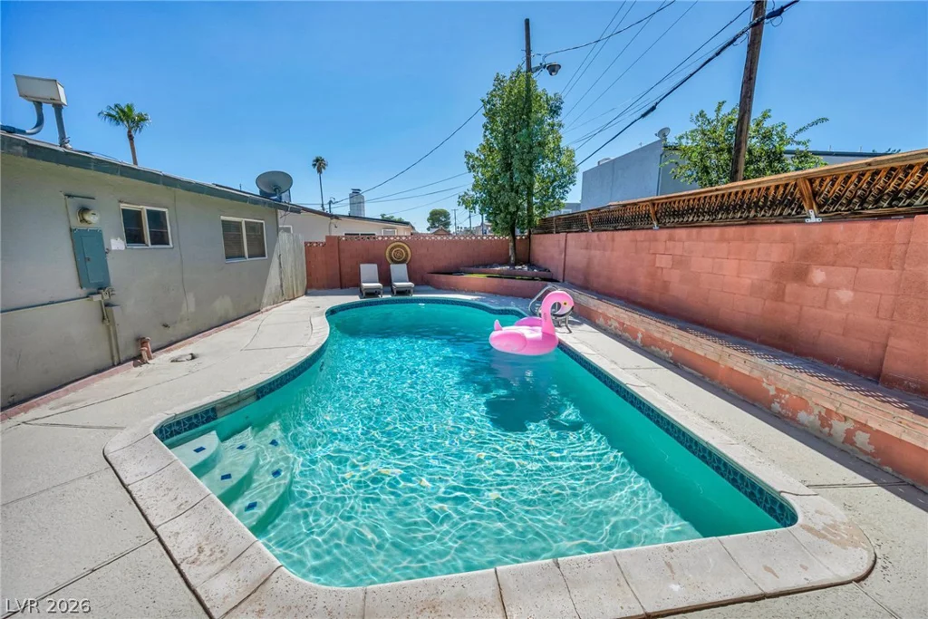 1305 Mallard, Las Vegas, NV 89108