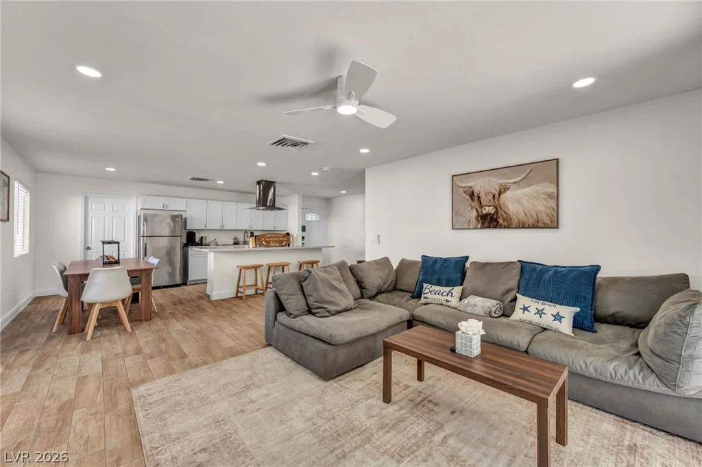 1305 Mallard, Las Vegas, NV 89108