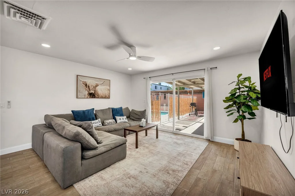 1305 Mallard, Las Vegas, NV 89108