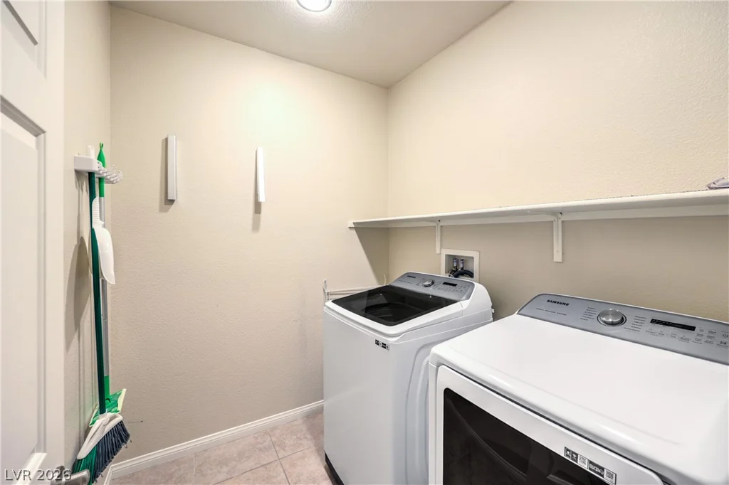 8213 Dragonfly Bush, North Las Vegas, NV 89085