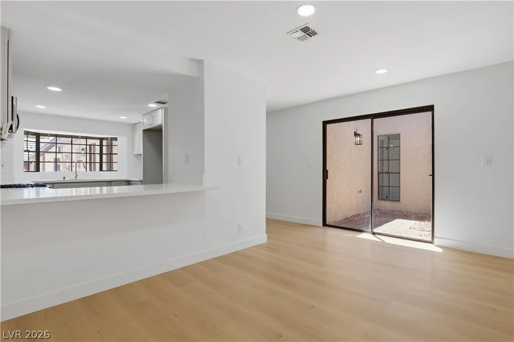 3986 Avebury, Las Vegas, NV 89121