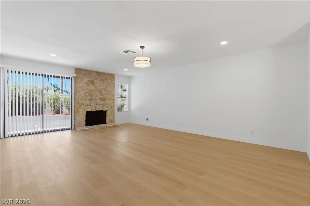 3986 Avebury, Las Vegas, NV 89121