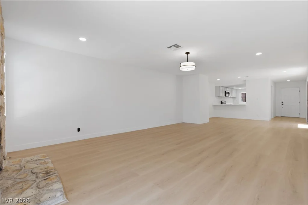 3986 Avebury, Las Vegas, NV 89121