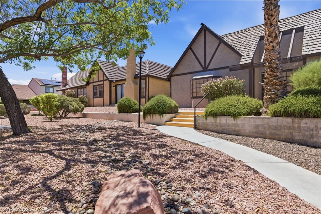 3986 Avebury, Las Vegas, NV 89121
