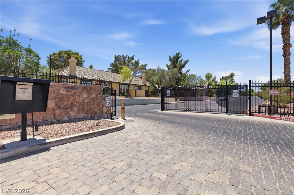 3986 Avebury, Las Vegas, NV 89121