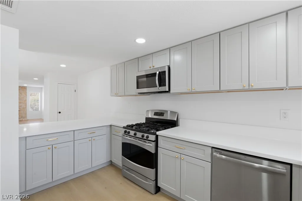 3986 Avebury, Las Vegas, NV 89121