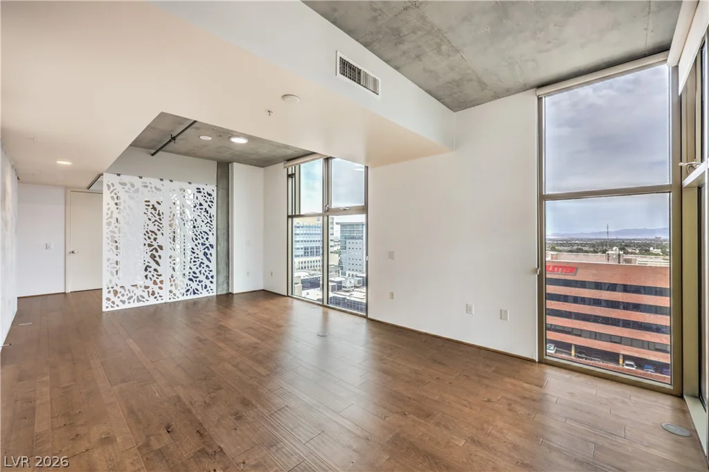 353 Bonneville, Las Vegas, NV 89101