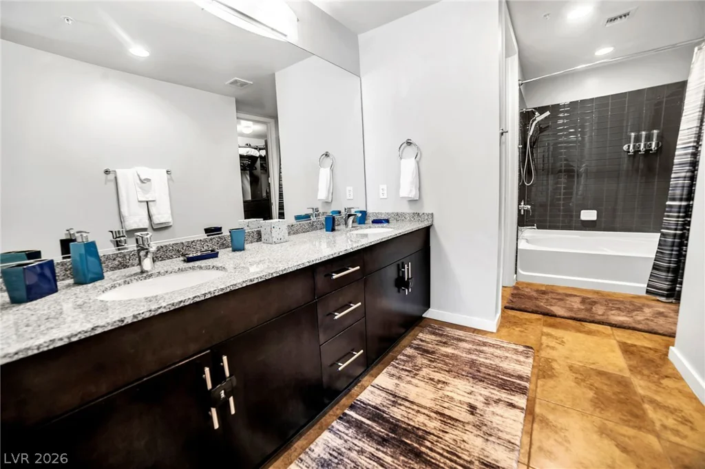 353 Bonneville, Las Vegas, NV 89101