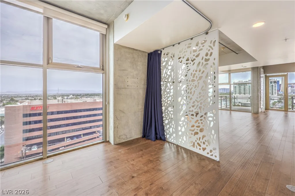 353 Bonneville, Las Vegas, NV 89101