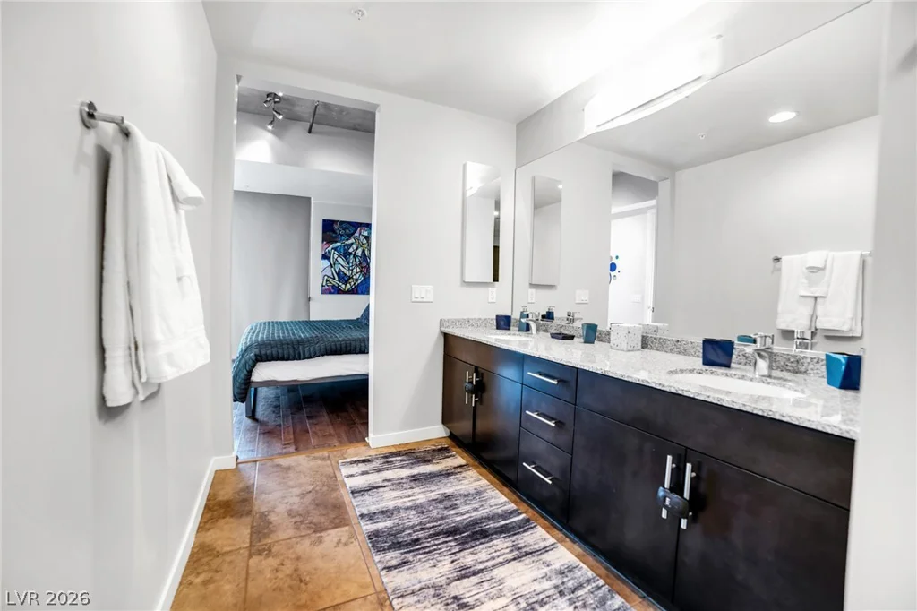 353 Bonneville, Las Vegas, NV 89101