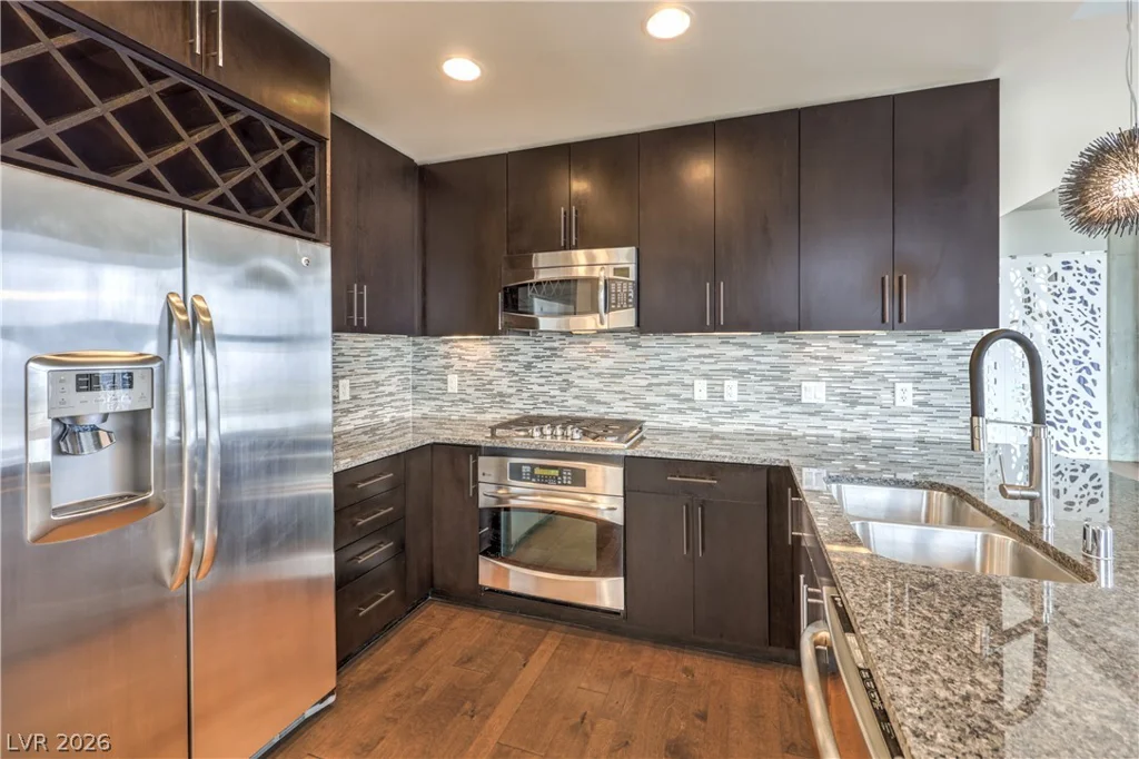 353 Bonneville, Las Vegas, NV 89101