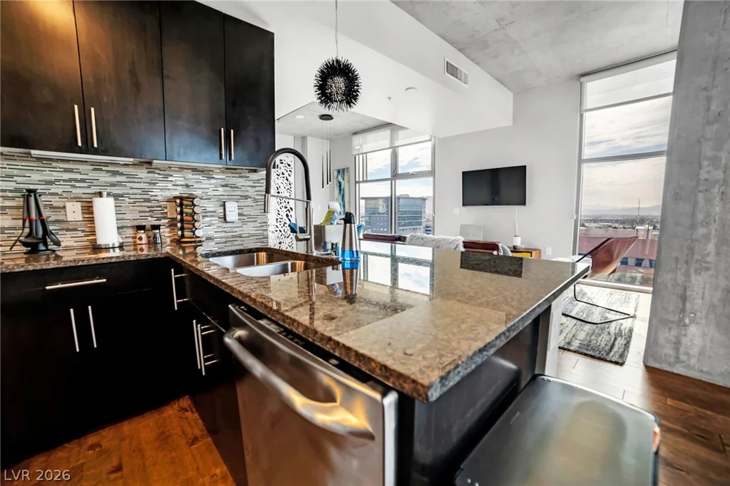 353 Bonneville, Las Vegas, NV 89101