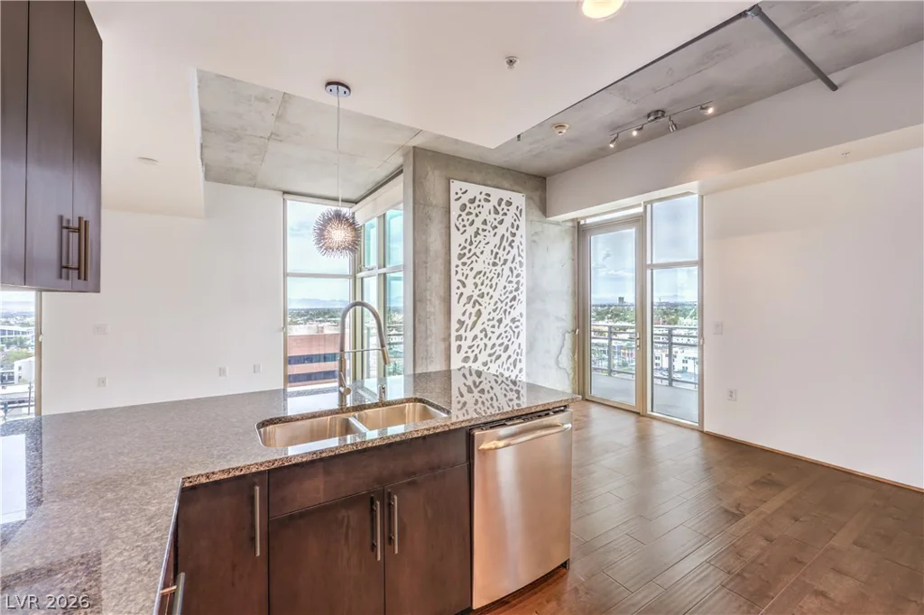 353 Bonneville, Las Vegas, NV 89101