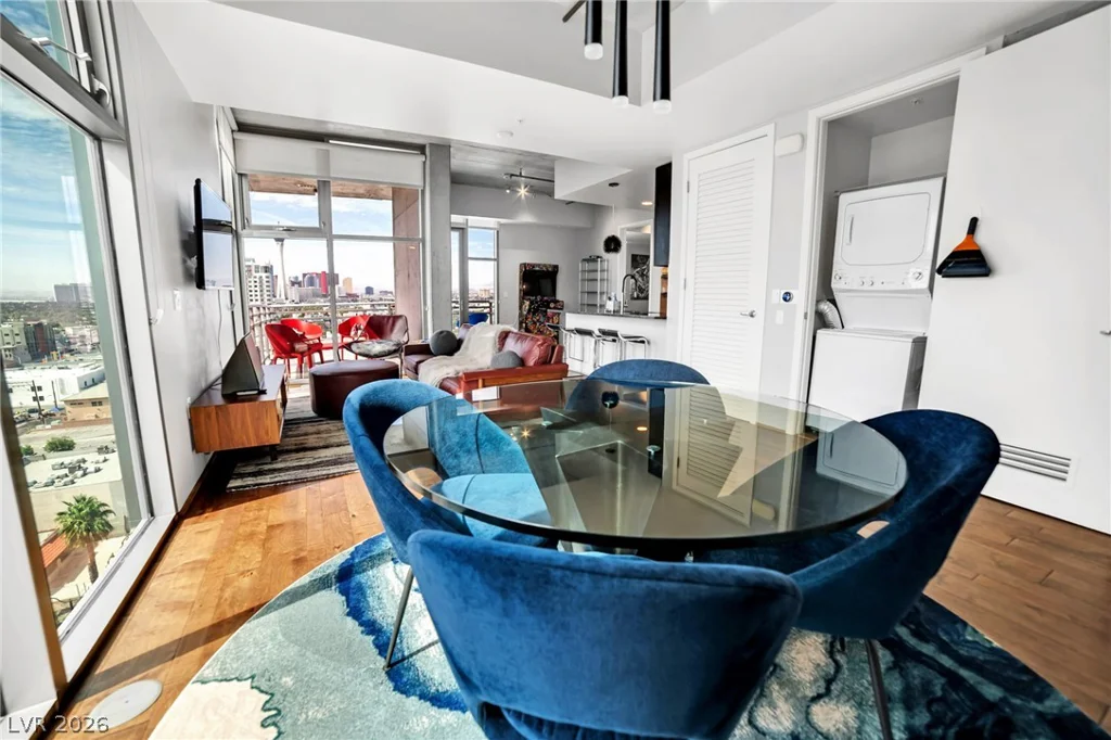 353 Bonneville, Las Vegas, NV 89101