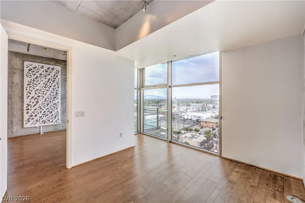 353 Bonneville, Las Vegas, NV 89101