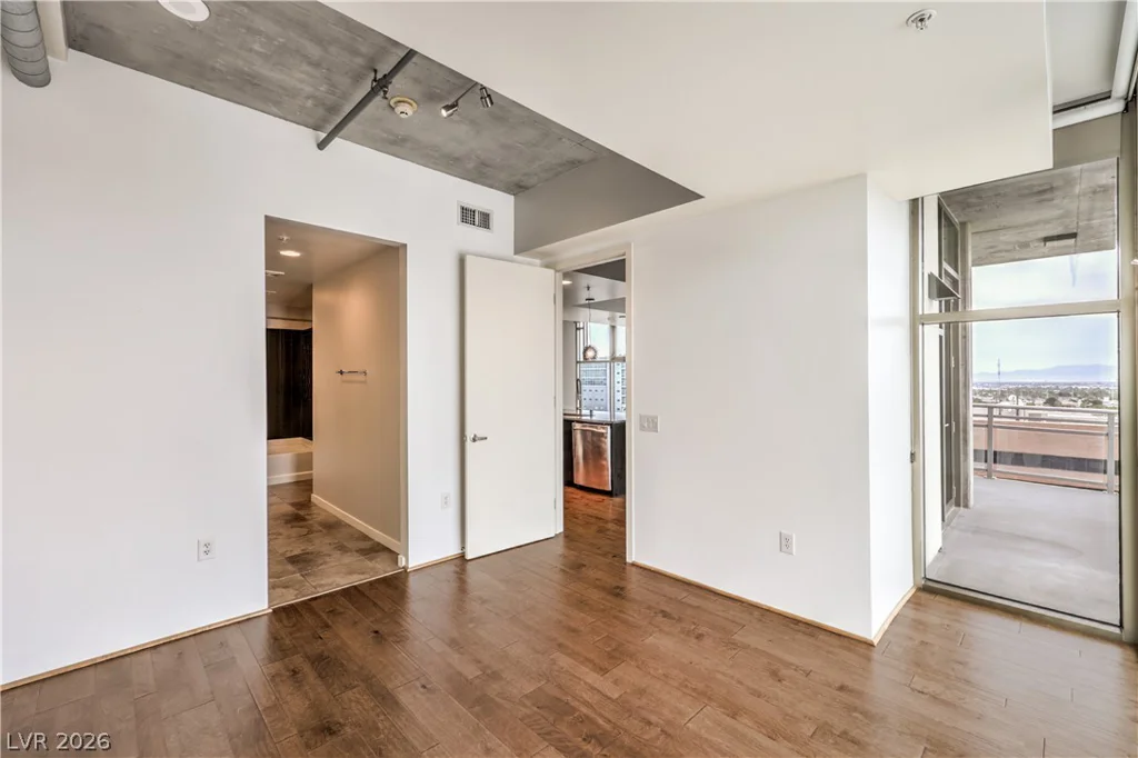 353 Bonneville, Las Vegas, NV 89101