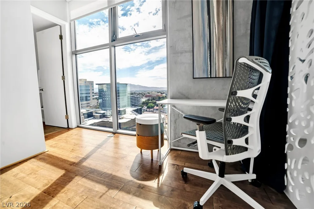 353 Bonneville, Las Vegas, NV 89101