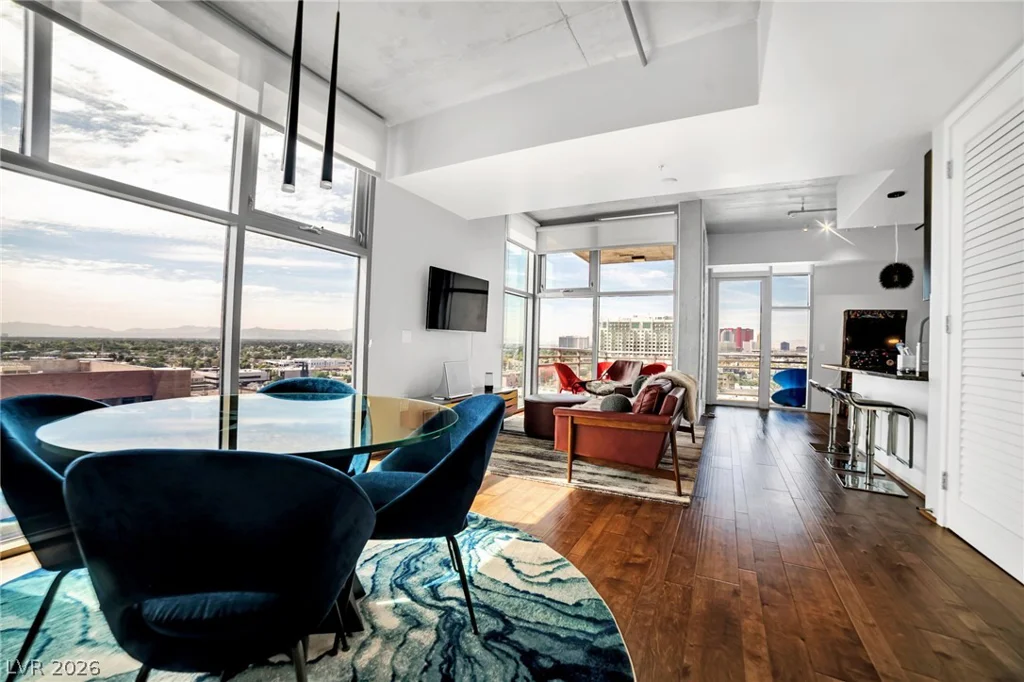 353 Bonneville, Las Vegas, NV 89101