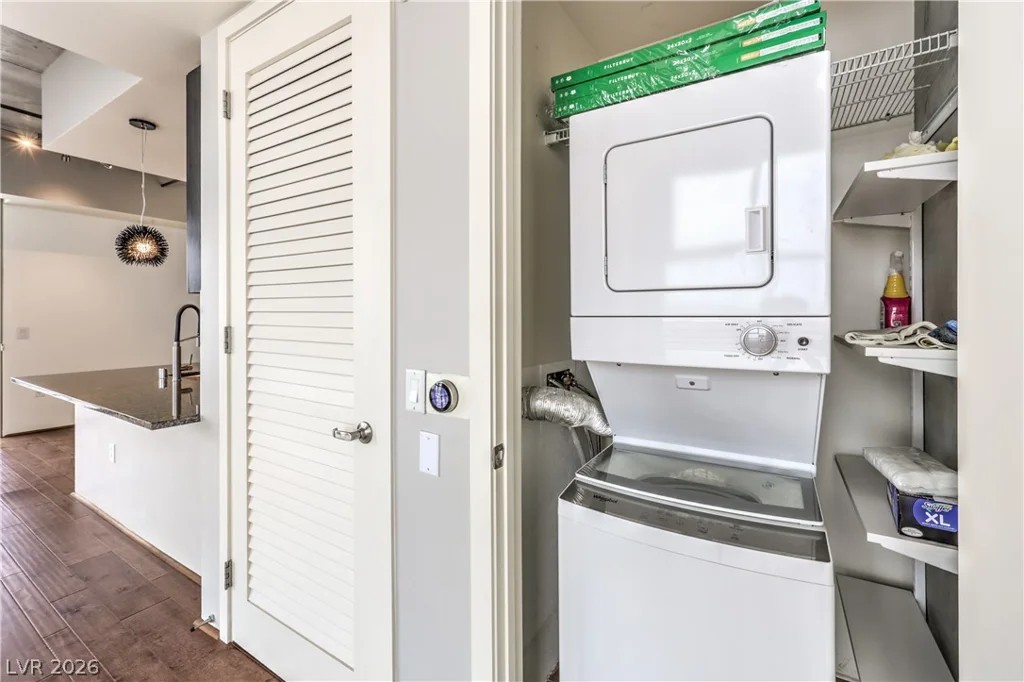 353 Bonneville, Las Vegas, NV 89101