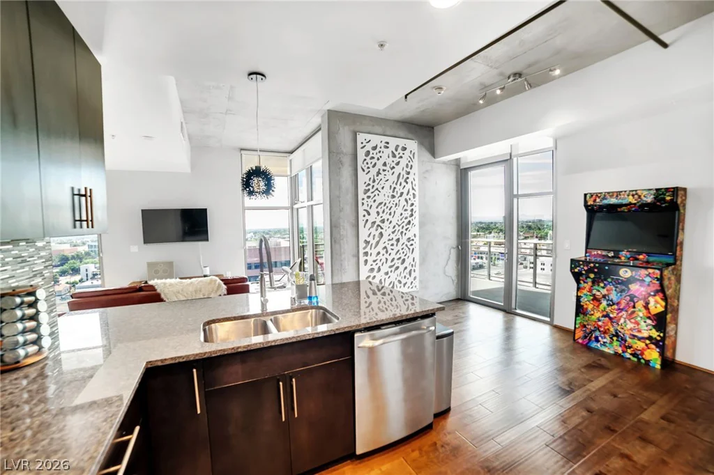 353 Bonneville, Las Vegas, NV 89101