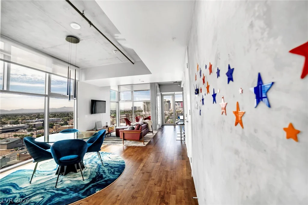 353 Bonneville, Las Vegas, NV 89101