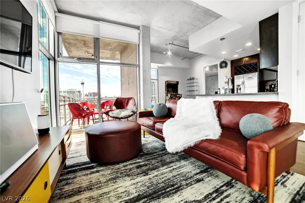 353 Bonneville, Las Vegas, NV 89101