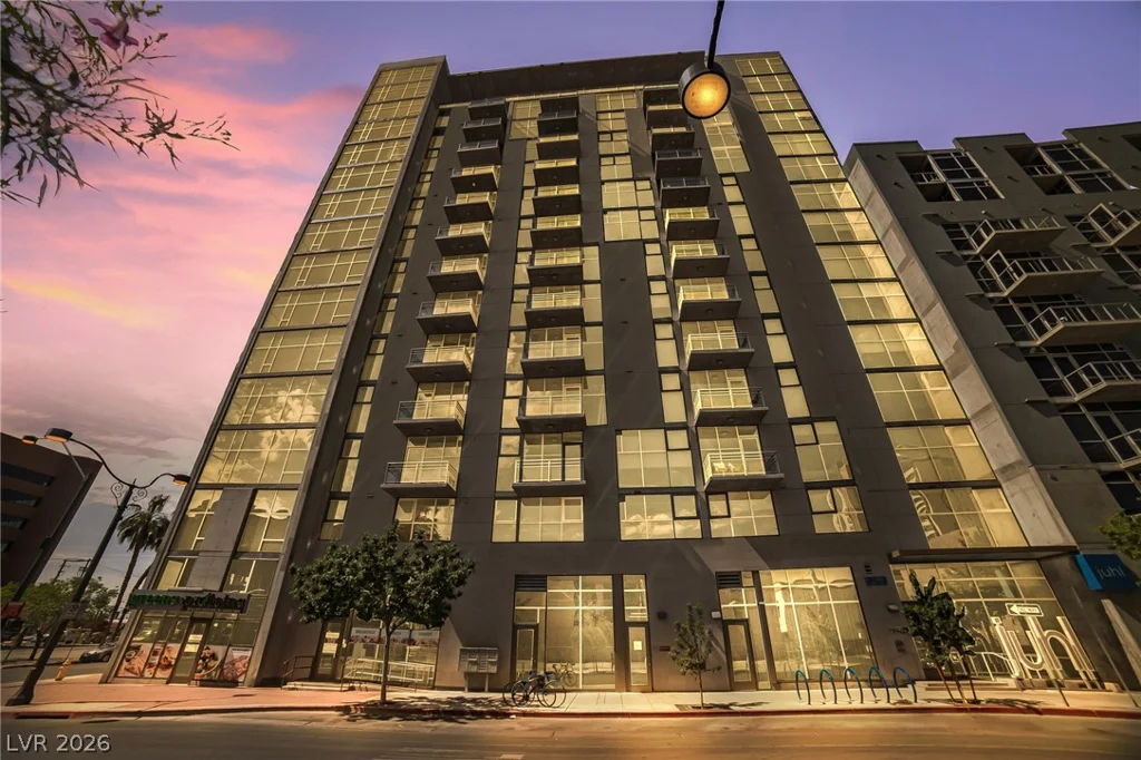 353 Bonneville, Las Vegas, NV 89101