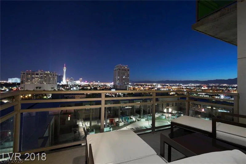 353 Bonneville, Las Vegas, NV 89101
