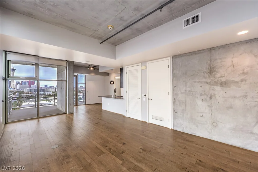 353 Bonneville, Las Vegas, NV 89101