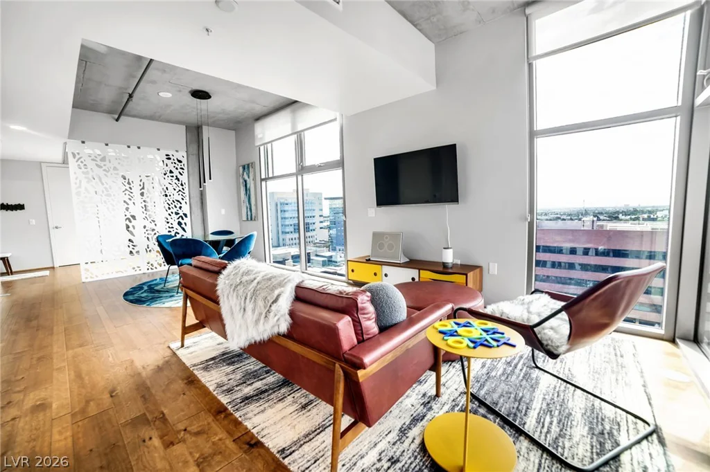 353 Bonneville, Las Vegas, NV 89101