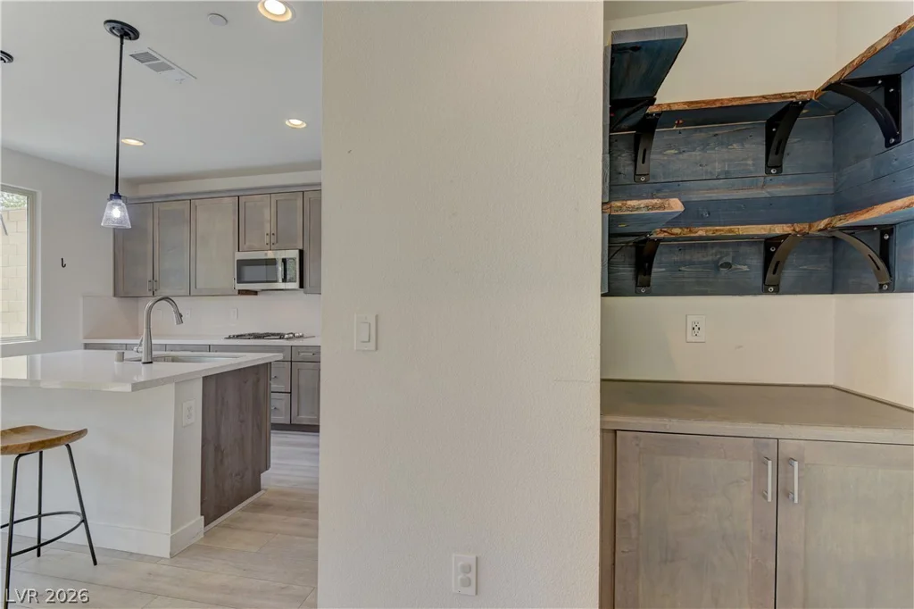 9901 Cullin Range, Las Vegas, NV 89166